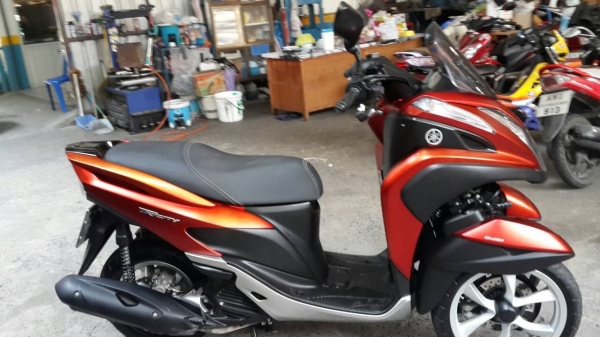 ขาย YAMAHA TRICITY 125 i สีแดง สภาพดี ไม่เคยล้ม รถวิ่งน้อย เล่มพร้อมชุดโอน