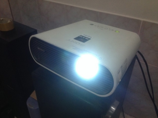 SONY VPL EX50 ความสว่าง2500 มีกระเป๋าไม่มีรีโม้ตสภาพสวยพร้อมใช้งาน