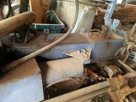 เครน 1 ตัน ยี่ห้อ TADANO เครนชุดนี้มีตัวปั๊มและเกียร์แปะให้ด้วย ขนาดเครน 1.5 ตัน