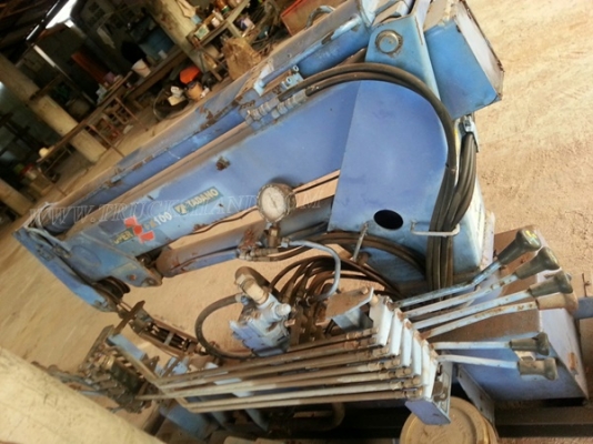 เครน 1 ตัน ยี่ห้อ TADANO เครนชุดนี้มีตัวปั๊มและเกียร์แปะให้ด้วย ขนาดเครน 1.5 ตัน