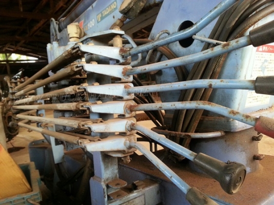 เครน 1 ตัน ยี่ห้อ TADANO เครนชุดนี้มีตัวปั๊มและเกียร์แปะให้ด้วย ขนาดเครน 1.5 ตัน