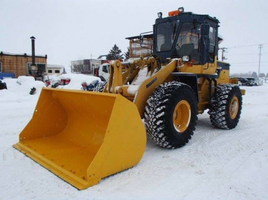 KOMATSU WA300-1 S/N.30,000 ญี่ปุ่นแท้ รถดันหิมะ ไม่ช้ำเลย ใช้น้อย ยางสวย 90\% โทร.090-986-2521 อ๊อบ