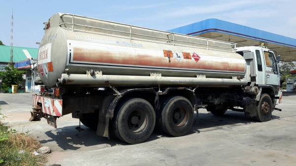 ขาย10ล้อบรรทุกน้ำมัน ระบบโหลดบน 15000ลิตร 2เพลา HINO FM3Mสภาพสวย หัวเดิมบาง เครื่องดี แชชซีสวย สโลว์เดิม มีระบบลำโพงลากลูก ประกันภัยชั้น1มีระบบGPS เอกสารพร้อมโอน จัดไฟร์แนนท์ได้500000ด/บ8/ปี จัดง่าย อนุมัติเร็ว ดูรถได้ที่ อ.ประทาย จ.นครราชสีมา TEL-0857698 ขาย10ล้อบรรทุกน้ำมัน ระบบโหลดบน 15000ลิตร 2เพลา HINO FM3Mสภาพสวย หัวเดิมบาง เครื่องดี แชชซีสวย สโลว์เดิม มีระบบลำโพงลากลูก ประกันภัยชั้น1มีระบบGPS เอกสารพร้อมโอน จัดไฟร์แนนท์ได้500000ด/บ8/ปี จัดง่าย อนุมัติเร็ว ดูรถได้ที่ อ.ประทาย จ.นครราชสีมา TEL-0857698