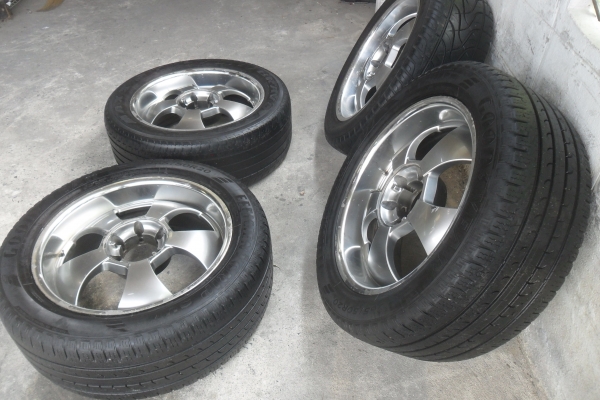 ล้อแม็ก20นิ้ว6รุ พร้อมยาง สวยๆ 4 ล้อ ราคา 8900 บาท ล้อแม็ก20นิ้ว6รุ พร้อมยาง สวยๆ 4 ล้อ ราคา 8900 บาท