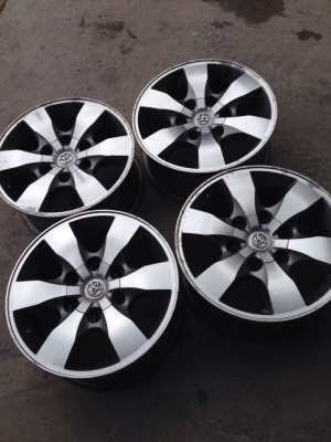 ล้อแม็ก TOYOTA 6 รู ขอบ 16 ครบชุด 4 ล้อ 4500 สวยๆเอาไปใส่หล่อๆวิ่งกันยาวๆค่ะ