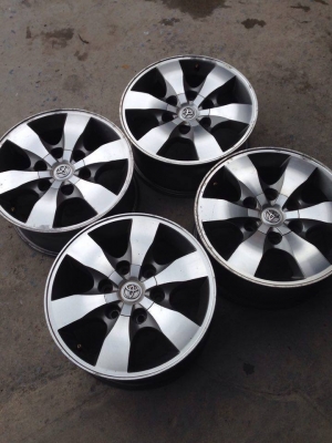 ล้อแม็ก TOYOTA 6 รู ขอบ 16 ครบชุด 4 ล้อ 4500 สวยๆเอาไปใส่หล่อๆวิ่งกันยาวๆค่ะ