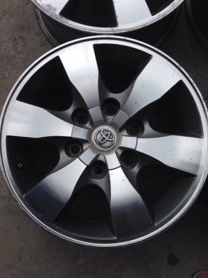 ล้อแม็ก TOYOTA 6 รู ขอบ 16 ครบชุด 4 ล้อ 4500 สวยๆเอาไปใส่หล่อๆวิ่งกันยาวๆค่ะ