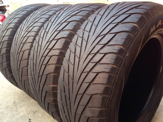 ยาง Maxxis 265-60-18 ปี 13 ครบชุด 4 เส้น 4000 สภาพสวยๆไม่บวมไม่กินข้างดอกยางเหลือเยอะเอาไปวิ่งกันใด้อีกยาวค่ะ