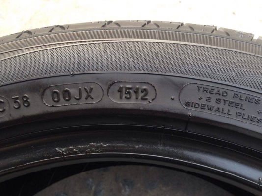 ยาง MICHELIN 215-50-17 ปี 12 2 เส้น 2000 สภาพสวยๆดอกยางนิ่มๆไม่บวมเอาไปวิ่งกันยาวๆราคาเบาๆค่ะ
