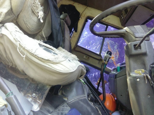 รถมิตซู 10 ล้อดั้ม FN527M - TF  220 แรงม้า. ปี 38.    สนใจติดต่อ  081 - 6079515