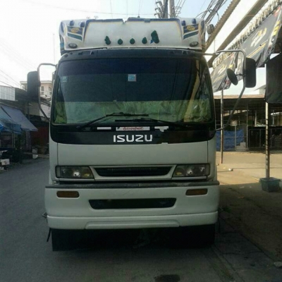 รถอีซูซุ 6 ล้อ รั้ว ( ไม่ดั้ม )  210 แรงม้า. ปี 47.   สนใจติดต่อ  081 - 6079515