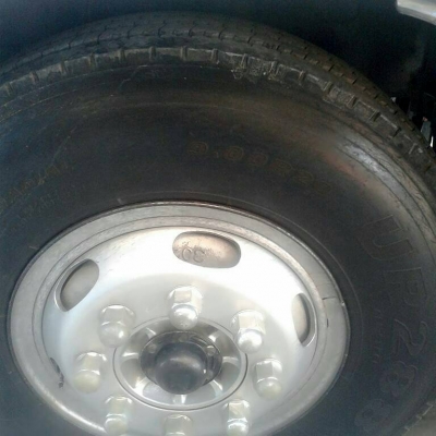 รถอีซูซุ 6 ล้อ รั้ว ( ไม่ดั้ม )  210 แรงม้า. ปี 47.   สนใจติดต่อ  081 - 6079515