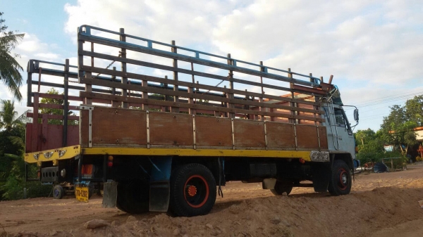 ขาย 430.000 รถบรรทุก 6ล้อใหญ่บรรทุกได้25ตันสภาพดี พร้อมลุยงานหนัก ขาย 430.000 รถบรรทุก 6ล้อใหญ่บรรทุกได้25ตันสภาพดี พร้อมลุยงานหนัก