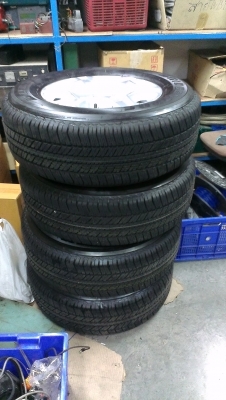 ขายล้อแม็กพร้อมยาง Ford ranger