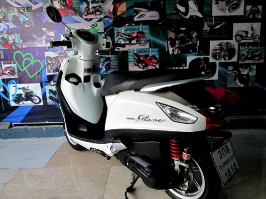 Grand filano 125 cc. สีขาว พิมนิยม ยูบ็อกใหญ่ใส่ของจุใจ มีไฟไต้เบาะ ช่องเติมน้ำมันด้านหน้า แถม 4 รายการ 38900