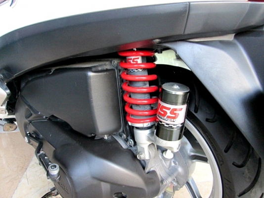 Grand filano 125 cc. สีขาว พิมนิยม ยูบ็อกใหญ่ใส่ของจุใจ มีไฟไต้เบาะ ช่องเติมน้ำมันด้านหน้า แถม 4 รายการ 38900