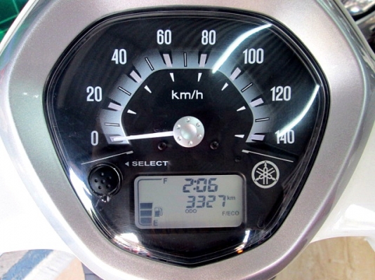 Grand filano 125 cc. สีขาว พิมนิยม ยูบ็อกใหญ่ใส่ของจุใจ มีไฟไต้เบาะ ช่องเติมน้ำมันด้านหน้า แถม 4 รายการ 38900