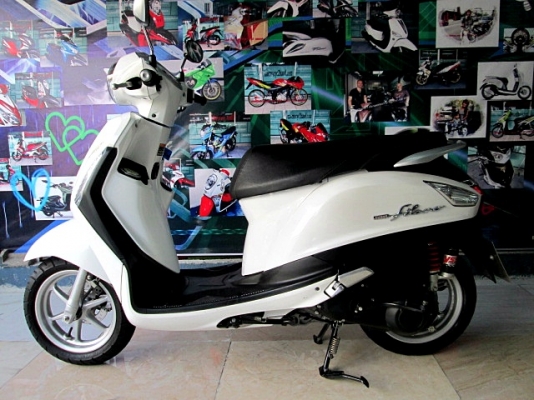 Grand filano 125 cc. สีขาว พิมนิยม ยูบ็อกใหญ่ใส่ของจุใจ มีไฟไต้เบาะ ช่องเติมน้ำมันด้านหน้า แถม 4 รายการ 38900