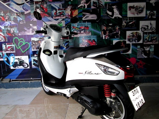 Grand filano 125 cc. สีขาว พิมนิยม ยูบ็อกใหญ่ใส่ของจุใจ มีไฟไต้เบาะ ช่องเติมน้ำมันด้านหน้า แถม 4 รายการ 38900