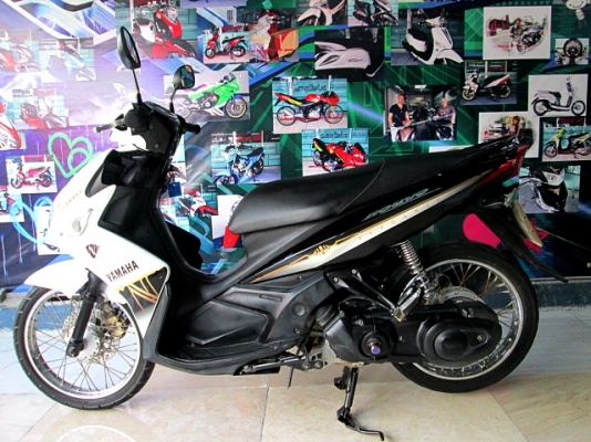 nuovo Elegance สีขาวดำ  รุ่นนี้ เครื่องยนต์ 135 ซีๆ.แรงดี ทน แกร่ง ไม่มีปัญหาจุกจิก  แถม 3 รายการ