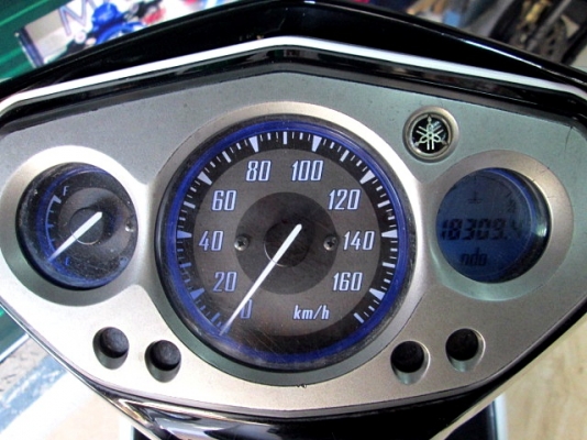 nuovo Elegance สีขาวดำ  รุ่นนี้ เครื่องยนต์ 135 ซีๆ.แรงดี ทน แกร่ง ไม่มีปัญหาจุกจิก  แถม 3 รายการ