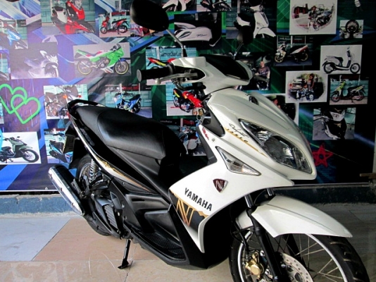 nuovo Elegance สีขาวดำ  รุ่นนี้ เครื่องยนต์ 135 ซีๆ.แรงดี ทน แกร่ง ไม่มีปัญหาจุกจิก  แถม 3 รายการ