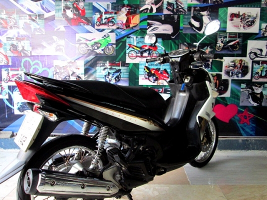 nuovo Elegance สีขาวดำ  รุ่นนี้ เครื่องยนต์ 135 ซีๆ.แรงดี ทน แกร่ง ไม่มีปัญหาจุกจิก  แถม 3 รายการ