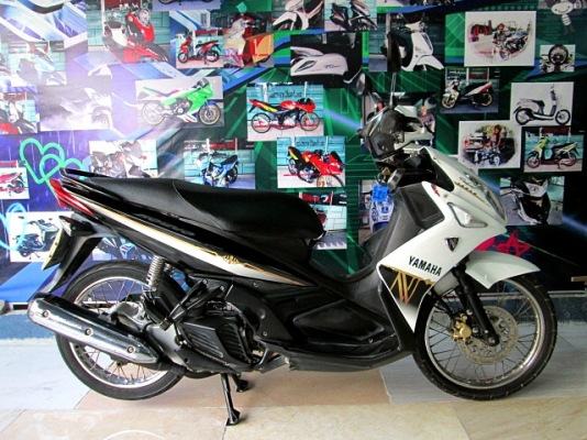 nuovo Elegance สีขาวดำ  รุ่นนี้ เครื่องยนต์ 135 ซีๆ.แรงดี ทน แกร่ง ไม่มีปัญหาจุกจิก  แถม 3 รายการ