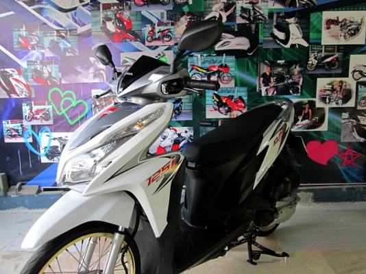 CLICK 125 i ลาย tune up สีขาวเทา ลงล้อทองขอบ 17 ของ yoko ล้อประหยัดน้ำมัน ของแถม 3 รายการ