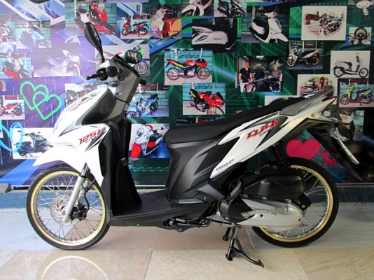 CLICK 125 i ลาย tune up สีขาวเทา ลงล้อทองขอบ 17 ของ yoko ล้อประหยัดน้ำมัน ของแถม 3 รายการ