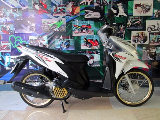CLICK 125 i ลาย tune up สีขาวเทา ลงล้อทองขอบ 17 ของ yoko ล้อประหยัดน้ำมัน ของแถม 3 รายการ