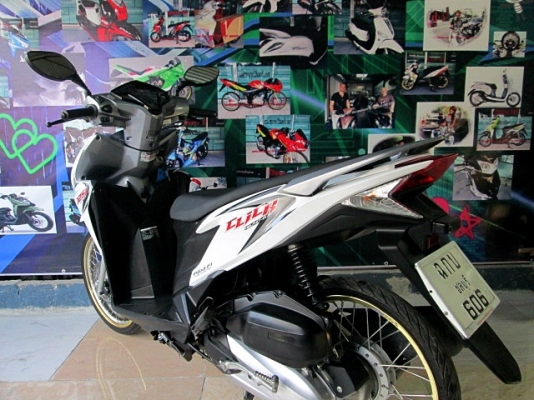 CLICK 125 i ลาย tune up สีขาวเทา ลงล้อทองขอบ 17 ของ yoko ล้อประหยัดน้ำมัน ของแถม 3 รายการ