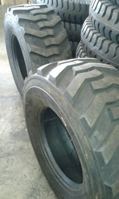 ยางรถตัก (ยางใหม่) 15 ขอบ 19.5 ก็มีนะครับ ยางรถตัก (ยางใหม่) 15 ขอบ 19.5 ก็มีนะครับ
