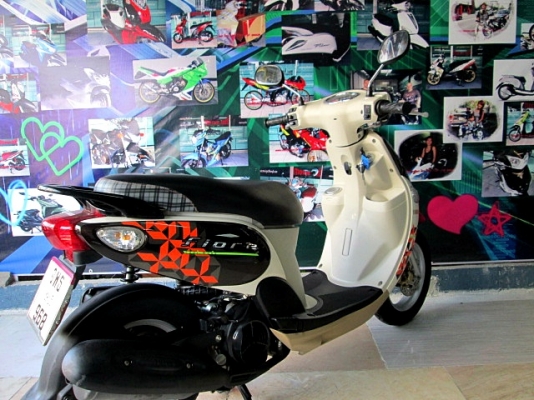 fiore จดทะเบียน ปี 2555 เครื่องดีหัวฉีดประหยัดน้ำมัน ล้อแม็กยางจุ๊บเลส สีลายใหม่สวยทั้งคัน แถม 4 รายการ 23900