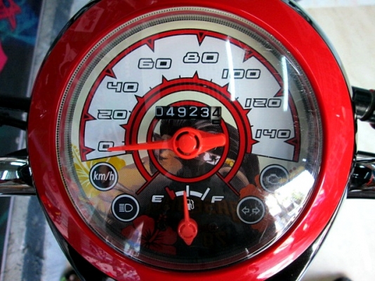 scoopy i สีดำแดง เข้มสดสวยยอดนิยม  เครื่องยนต์เดิมๆจากศูนย์  ไมล์ 4 พันโล แถม 4 รายการ