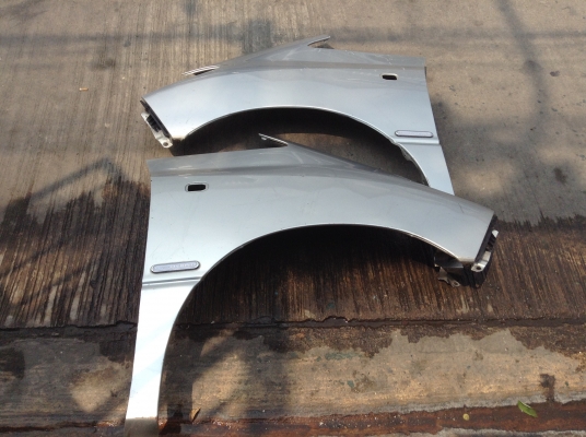 ขายบังโคลนหน้าtoyota estima