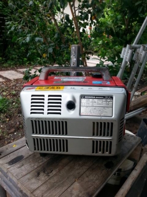 ปั่นไฟ HONDA EM300