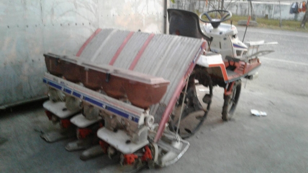 รถดำนา KUBOTA S1-400 5แถว พร้อมอุปกรณ์หยอดเมล็ดพืช-ปุ๋ย รถดำนา KUBOTA S1-400 5แถว พร้อมอุปกรณ์หยอดเมล็ดพืช-ปุ๋ย