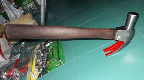 ขายค้อนตราตาขนาด16oz.งานใหม่ด้ามไม้มงคลหายาก ขายค้อนตราตาขนาด16oz.งานใหม่ด้ามไม้มงคลหายาก