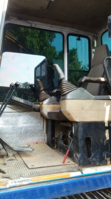 ขายแม็คโคร komatsu pc-200 รุ่น 5 ไฟฟ้า ขายแม็คโคร komatsu pc-200 รุ่น 5 ไฟฟ้า