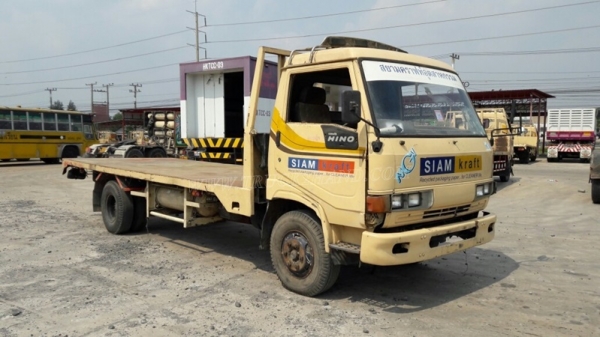 HINO 6 ล้อพื้นเรียบ fc2w 120 แรงม้า