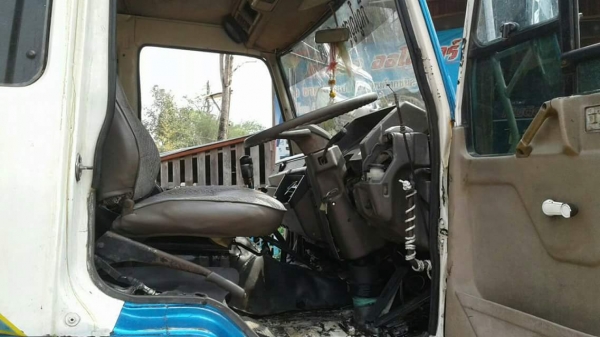 ขายรถ10ล้อ ดั้ม2เพลา เฉินหลงTF เครื่อง220แรง รถสวยสภาพดีพร้อมใช้งาน เอกสารพร้อมโอน สนใจโทร 090-8588220คุณนะ 093-3258446คุณบิว หรือเข้าดูสินค้าอื่นๆได้ที่ www.truck.in.th/498 หรือเพจFacebook ณรงค์ ซื้อขายรถมือสอง (เว็บไซต์ส่วนตัว) หรือFacebook คุณนะ รถบรรท