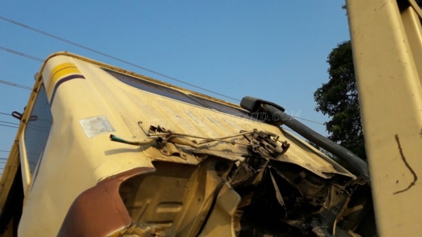 HINO 6 ล้อ พื้นเรียบ รถFD165B  195 แรงม้า