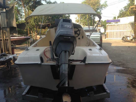 ขายเรือยามาฮ่าเรือนอกเครื่อง40แรง ติดง่ายมาก 15ฟุต หัวปิดมีห้องนอนห้องขังเหยื่อ ทรงสูงออกทะเลสบายพร้อมเทเล่อร์ ขาย 89500 บาท