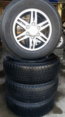 ขายล้อแม็ก d-max 16" ยางปี13  สนใจติดต่อ ตาเล็ก ล้อและยางครับ 081-3747940