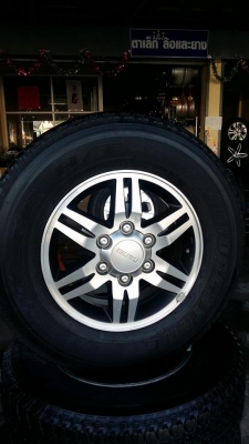 ขายล้อแม็ก d-max 16" ยางปี13  สนใจติดต่อ ตาเล็ก ล้อและยางครับ 081-3747940
