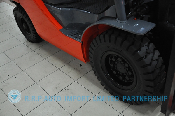 ขายรถโฟล์คลิฟท์มือสอง TOYOTA รุ่น 8FD25-18928 ราคา 475,000 บาท นำเข้าจากประเทศญี่ปุ่น 100\% ไม่เคยใช้งานในไทย