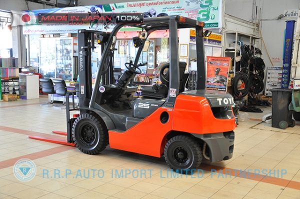 ขายรถโฟล์คลิฟท์มือสอง TOYOTA รุ่น 8FD25-18928 ราคา 475,000 บาท นำเข้าจากประเทศญี่ปุ่น 100\% ไม่เคยใช้งานในไทย