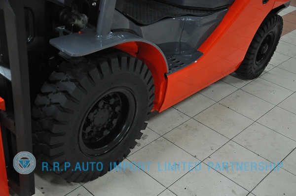 ขายรถโฟล์คลิฟท์มือสอง TOYOTA รุ่น 8FD25-18928 ราคา 475,000 บาท นำเข้าจากประเทศญี่ปุ่น 100\% ไม่เคยใช้งานในไทย