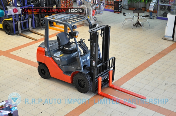 ขายรถโฟล์คลิฟท์มือสอง TOYOTA รุ่น 8FD25-18928 ราคา 475,000 บาท นำเข้าจากประเทศญี่ปุ่น 100\% ไม่เคยใช้งานในไทย